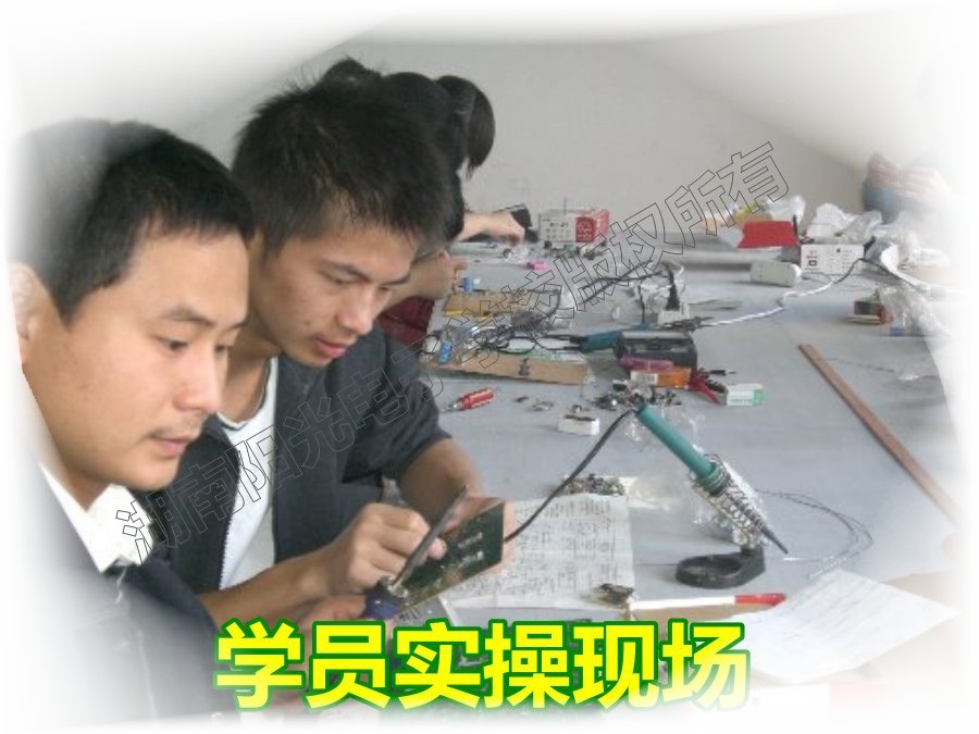 ����ꖹ���ӌWУ�DƬ