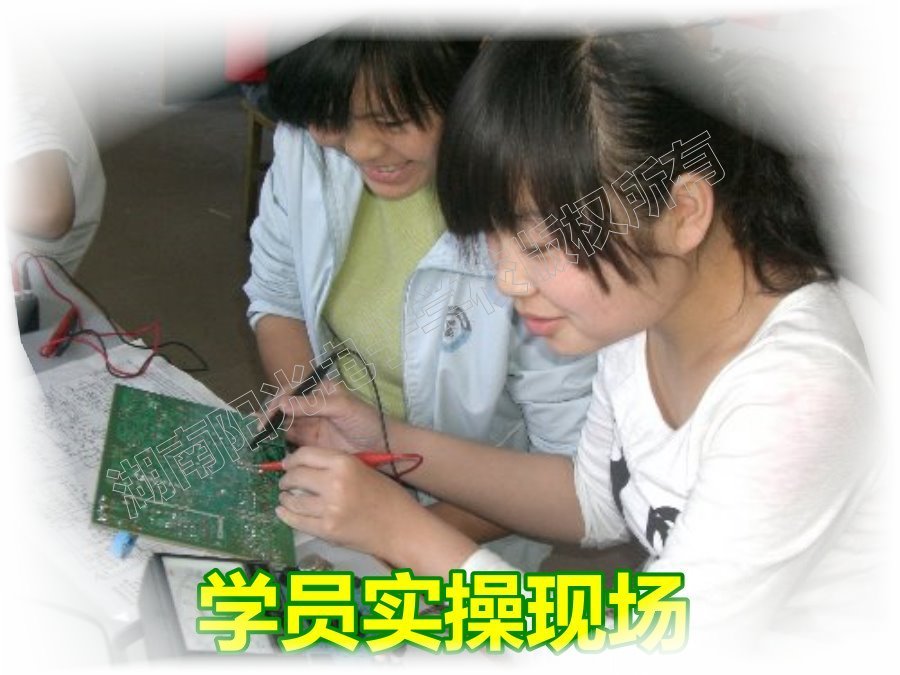 ����ꖹ���ӌWУ�DƬ