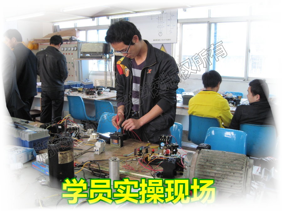 ����ꖹ���ӌWУ�DƬ