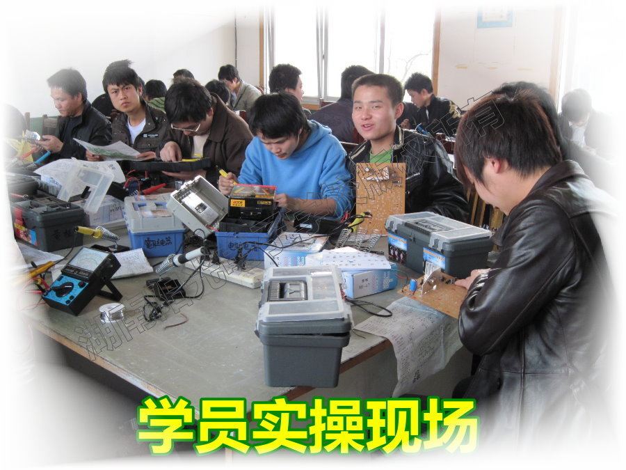 ����ꖹ���ӌWУ�DƬ