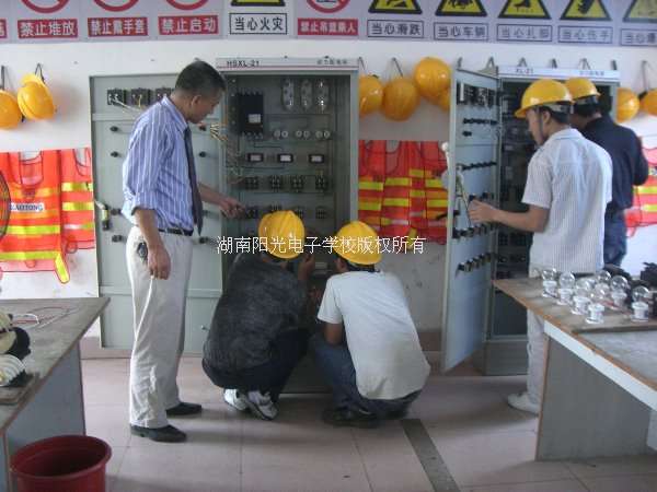 電工焊工培訓(xùn)學(xué)校 電工焊工培訓(xùn)學(xué)校